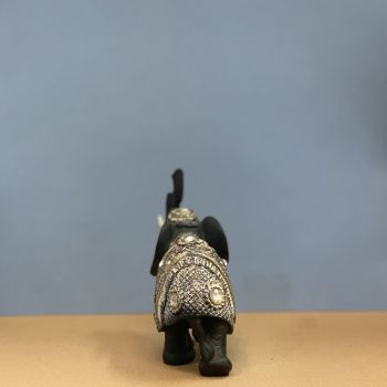 648-31 "Слон" черный с серебряной накидкой S
